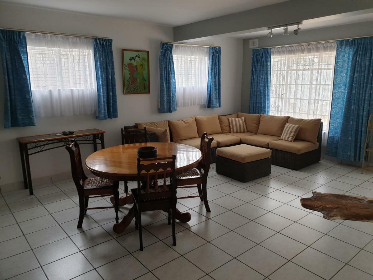 100 On Girvan Apartamento