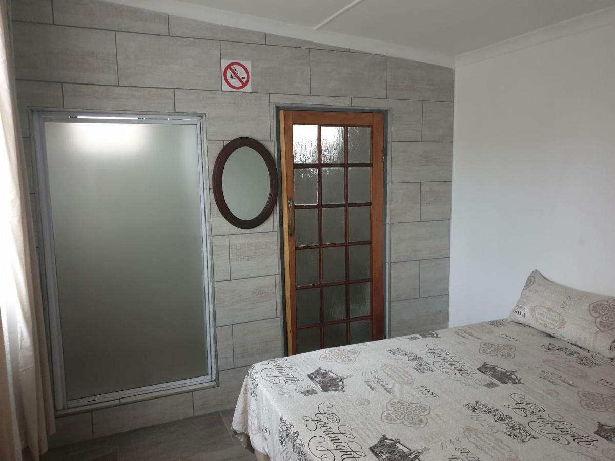 100 On Girvan Apartment *
